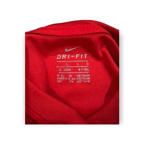Like New Dri-Fit Nike Red short Sleeve T Large 6-7 years Kid’s - Picture 4 of 4